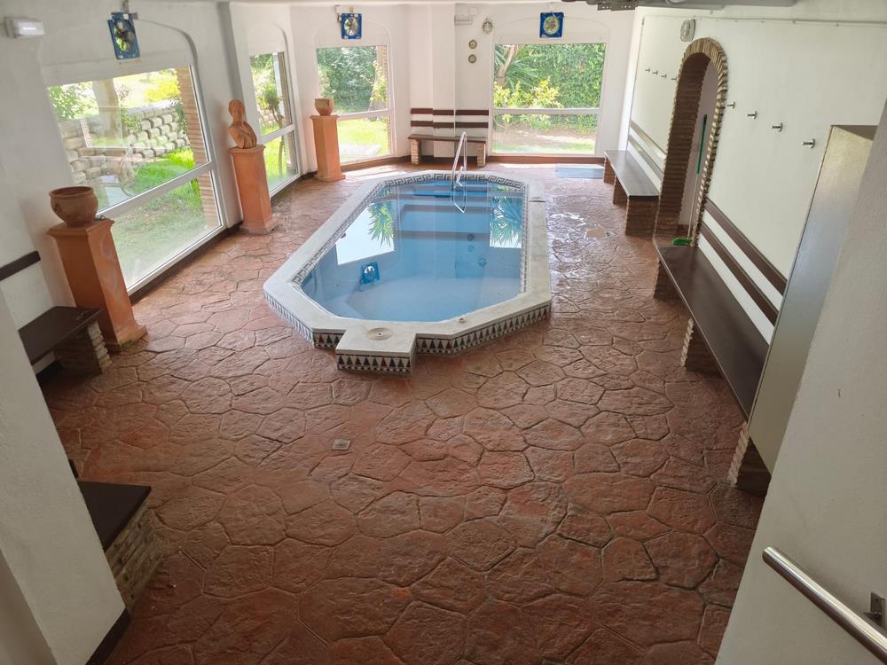 Uitzonderlijke villa met uitzicht op zee en de bergen in de Sierra de los Andes